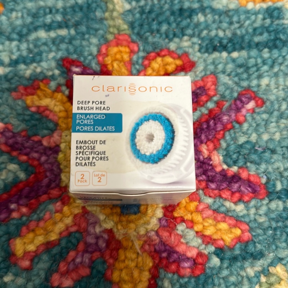 Clarisonic deep pore brush head only 1 box NEW